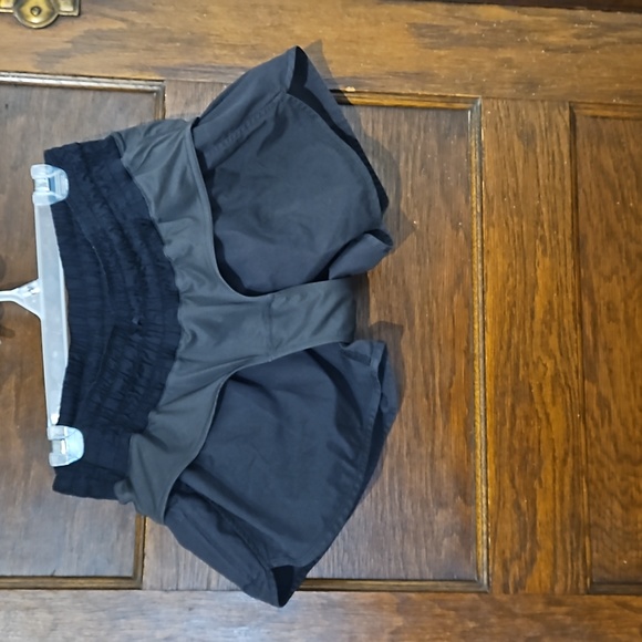 Lululemon Black Low Rise Shorts - Picture 13 of 17